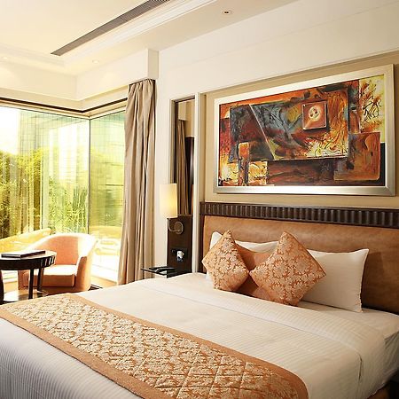 Inde Hotel Signature Tower Гургаон Экстерьер фото